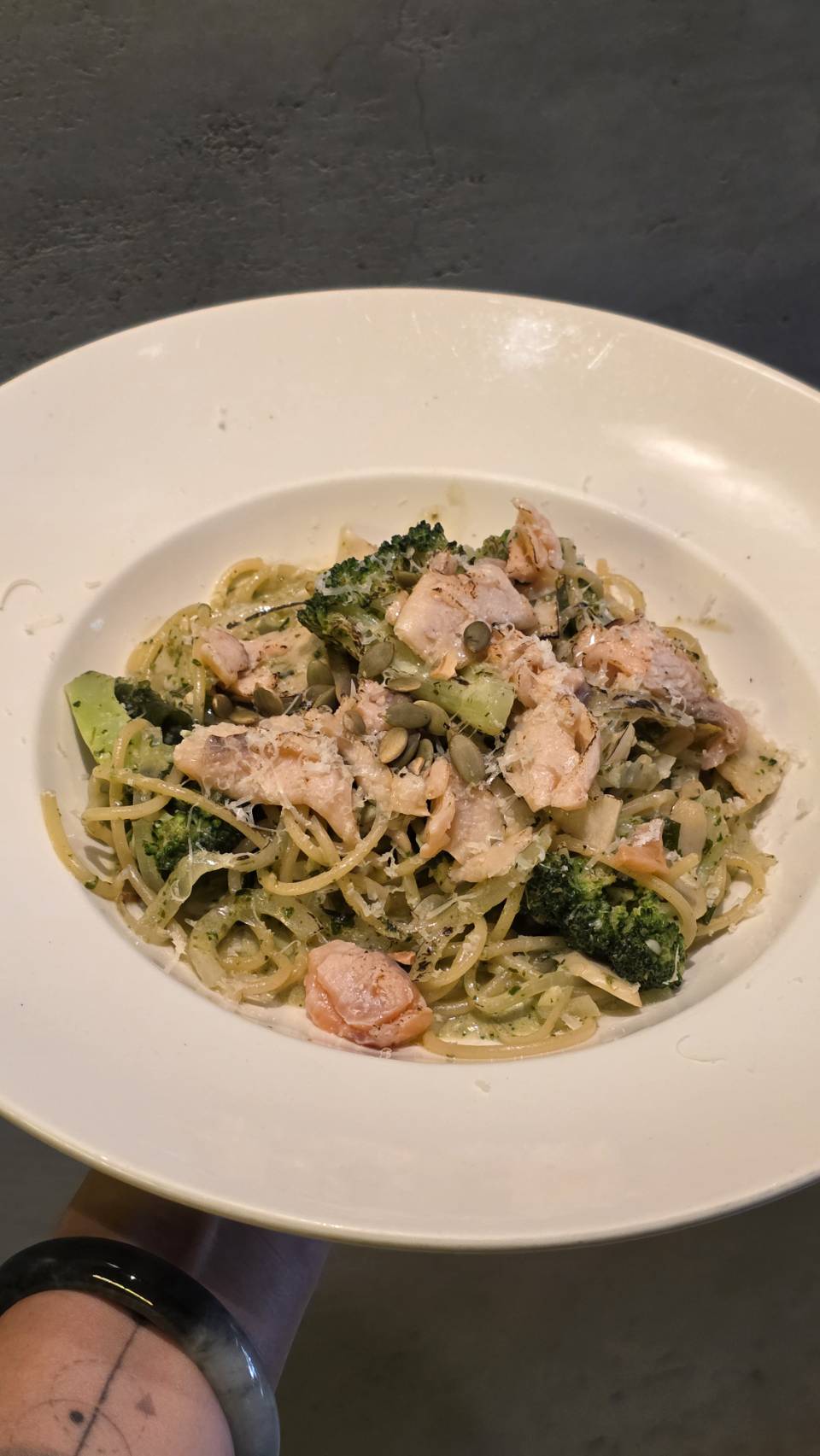 (西門)【盛夏奢華假期】兜齊私廚餐酒館 奶油香草青醬燻鮭魚義大利麵/燉飯兌換券