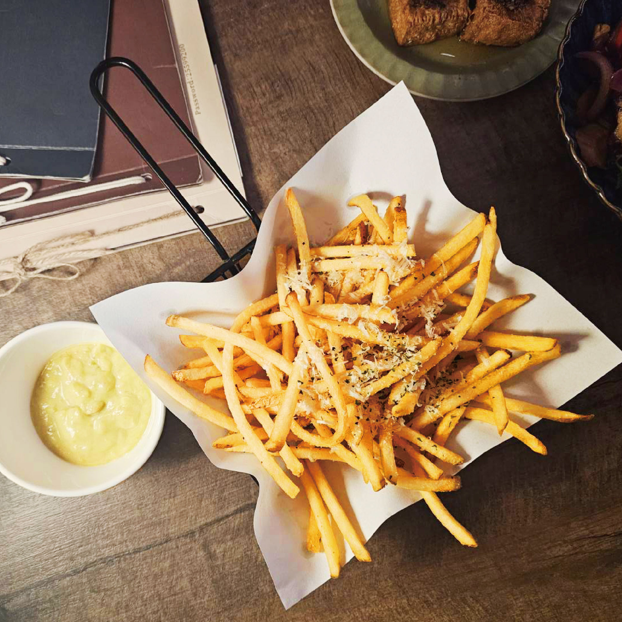 【有點好享樂】Moonwell Bar&Bistro 酪梨酸奶薯條 乙份 兌換券