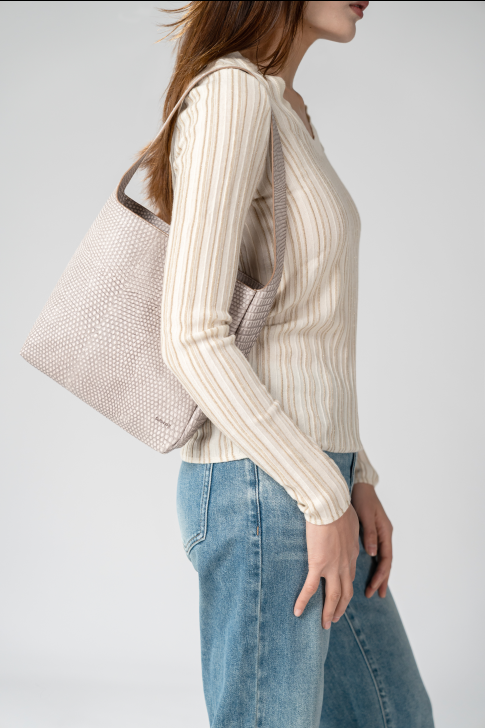 【RABEANCO】VERA Flat 水桶單肩袋 (特殊壓紋牛皮)